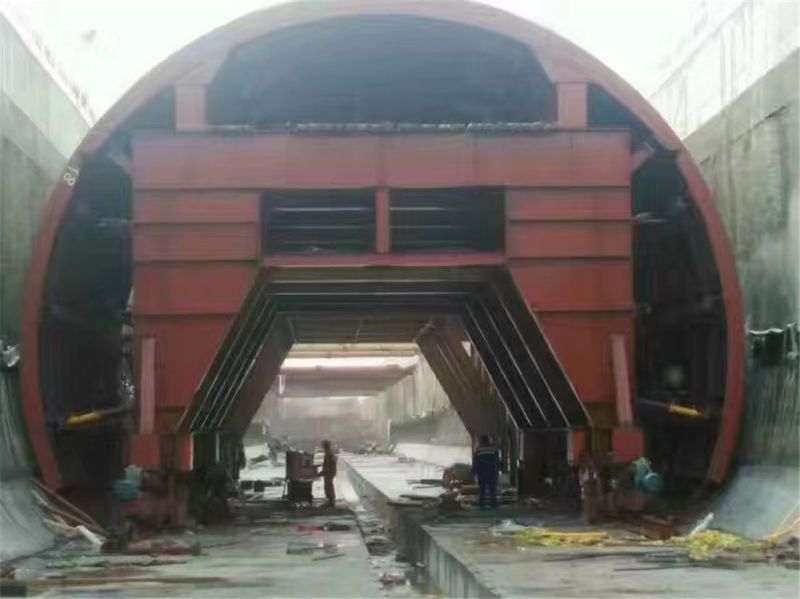 什么是冷彎機？